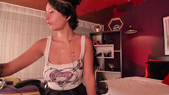 Snapshot of Moony_14 chatting on April 2026 01:12:02 PM Moony 14 online show from April 2026 01:12:02 PM