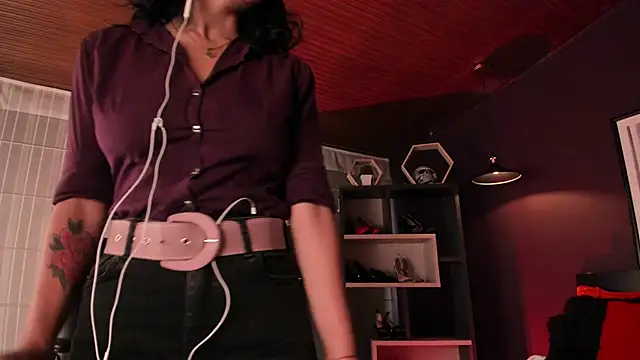 Snapshot of Moony_14 chatting on April 2026 12:11:02 PM Moony 14 online show from April 2026 12:11:02 PM