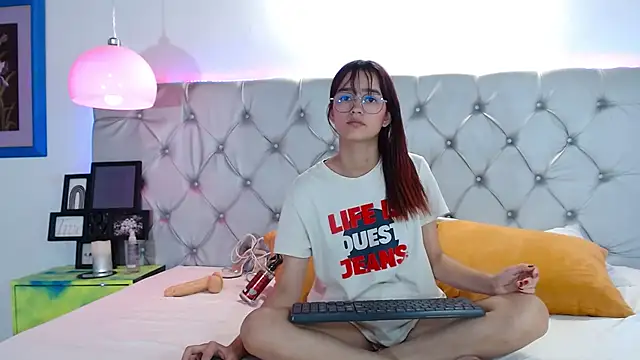 Snapshot of MelodyMansson chatting on January 2025 05:27:02 PM MelodyMansson online show from January 2025 05:27:02 PM