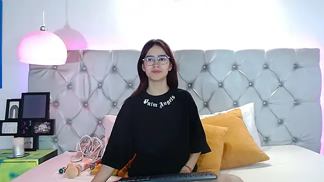 Snapshot of MelodyMansson chatting on February 2025 01:55:02 PM MelodyMansson online show from February 2025 01:55:02 PM