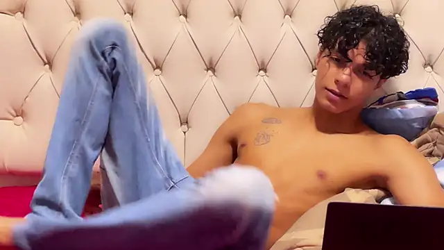 Snapshot of james_dreams_ chatting on March 2025 05:21:02 AM james dreams online show from March 2025 05:21:02 AM