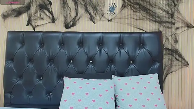 Snapshot of Veronica_Tits chatting on October 2025 03:37:01 AM Veronica Tits online show from October 2025 03:37:01 AM