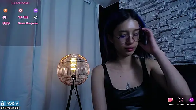 BellaOdisea online show from February 2025 08:25:01 PM