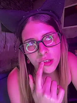 Snapshot of FlorBich chatting on April 2026 03:10:02 AM FlorBich online show from April 2026 03:10:02 AM