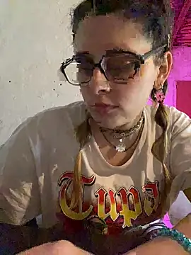 Snapshot of FlorBich chatting on April 2026 06:54:02 PM FlorBich online show from April 2026 06:54:02 PM