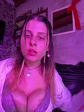 Snapshot of FlorBich chatting on May 2026 11:44:02 PM FlorBich online show from May 2026 11:44:02 PM