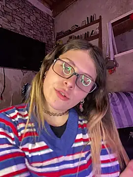 Snapshot of FlorBich chatting on June 2026 04:50:01 AM FlorBich online show from June 2026 04:50:01 AM
