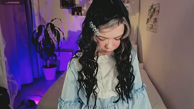 Lil Amelie online show from November 2025 09:42:02 AM