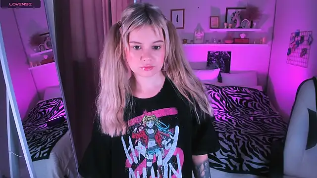 Snapshot of Lil_Amelie chatting on May 2026 08:31:01 AM Lil Amelie online show from May 2026 08:31:01 AM