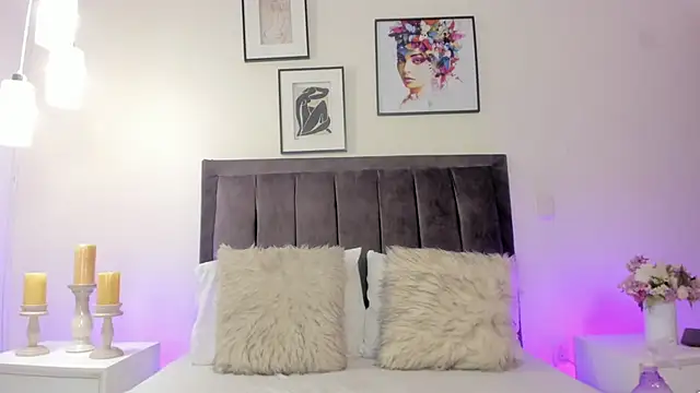 helen mooree online show from April 2026 01:01:02 PM