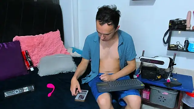 Snapshot of big-dicktop23 chatting on May 2026 06:26:02 PM big-dicktop23 online show from May 2026 06:26:02 PM