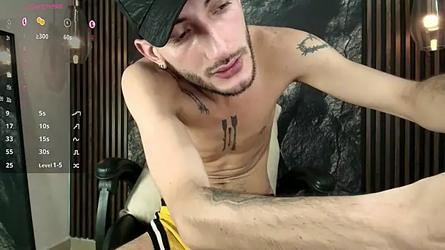 Snapshot of Sxxthiago chatting on August 2026 07:33:02 AM Sxxthiago online show from August 2026 07:33:02 AM