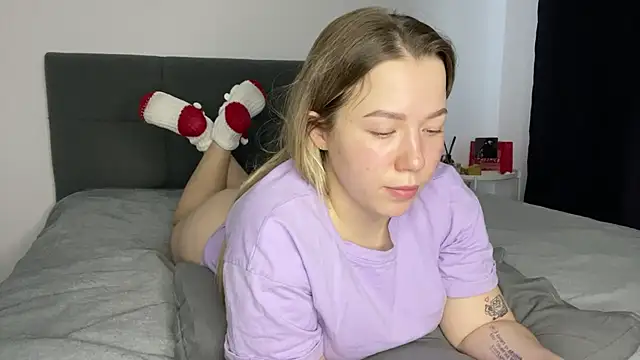 Embersweetbunny online show from February 2025 02:45:01 PM