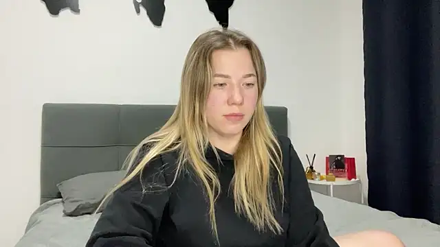 Embersweetbunny online show from February 2025 09:07:02 PM