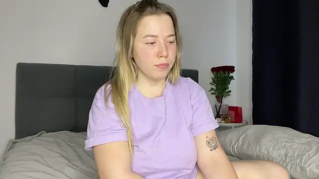 Embersweetbunny online show from February 2025 02:47:02 PM