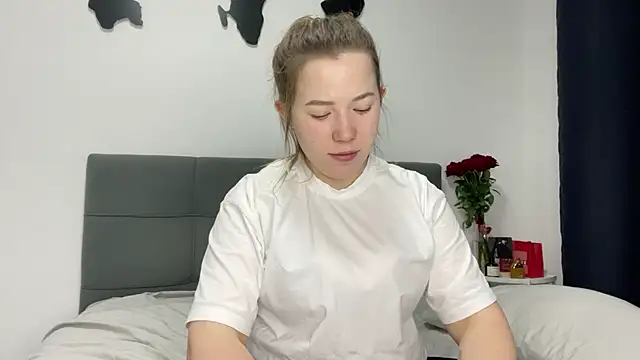 Embersweetbunny online show from February 2025 07:05:02 PM