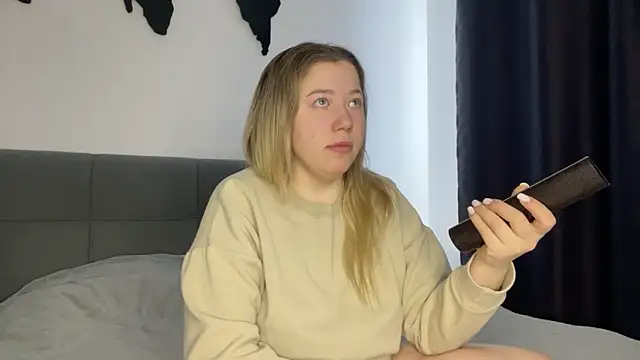 Embersweetbunny online show from February 2025 08:16:01 AM