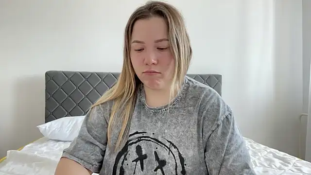 Embersweetbunny online show from March 2025 09:55:01 AM