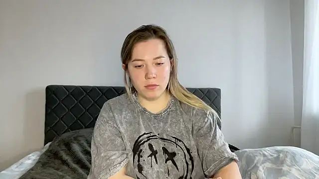 Embersweetbunny online show from March 2025 08:28:02 AM