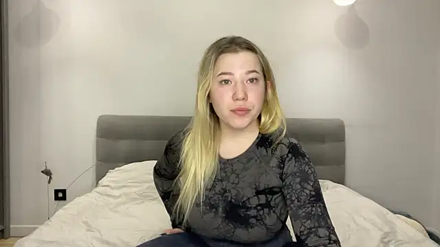 Embersweetbunny online show from December 2025 06:07:02 AM