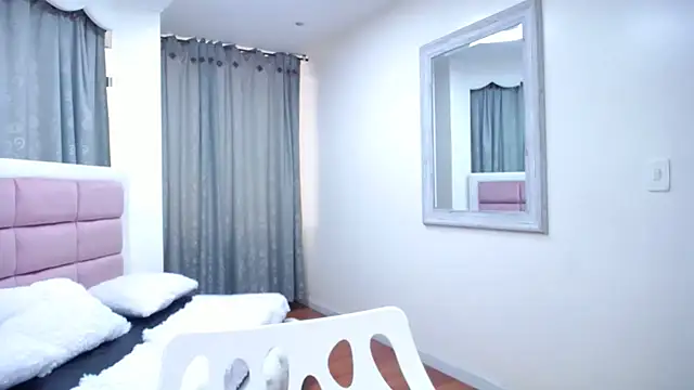 IssadoraJames online show from December 2024 06:53:02 PM