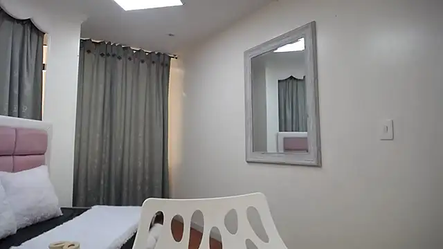 IssadoraJames online show from December 2024 01:28:02 PM