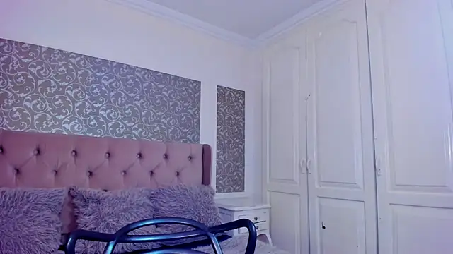 IssadoraJames online show from September 2025 02:11:01 PM