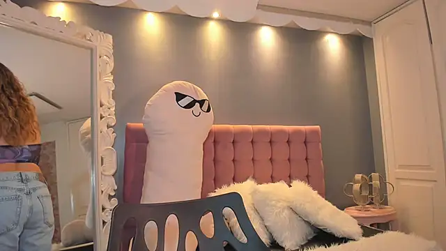 IssadoraJames online show from October 2025 07:33:01 PM