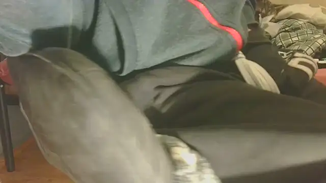 Snapshot of T0Yforeskin chatting on April 2026 10:25:02 PM T0Yforeskin online show from April 2026 10:25:02 PM