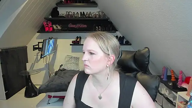 Snapshot of caro_kitten chatting on April 2026 07:36:01 AM caro kitten online show from April 2026 07:36:01 AM