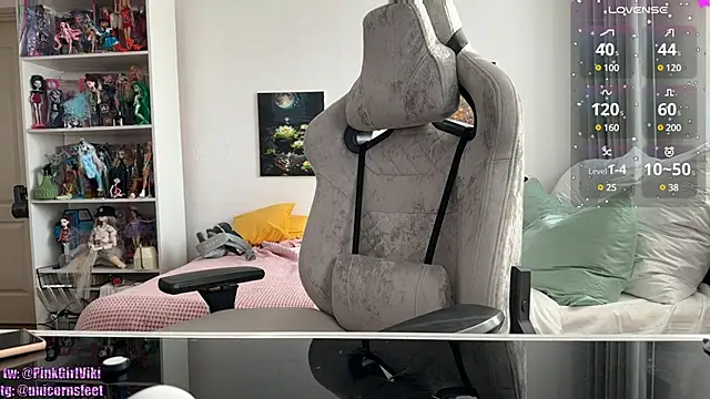 unicornsfeet online show from March 2025 01:26:02 PM