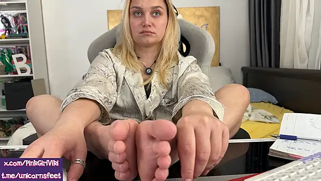 Snapshot of unicornsfeet chatting on April 2026 05:30:01 PM unicornsfeet online show from April 2026 05:30:01 PM