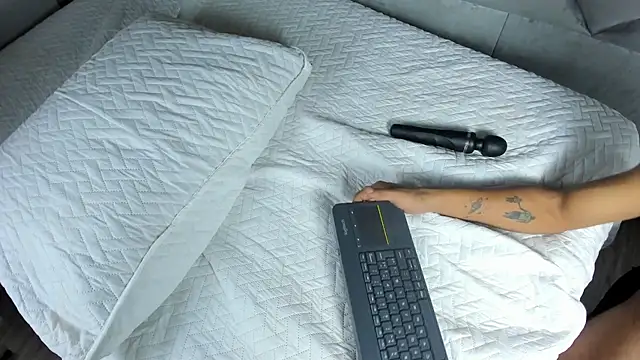 Snapshot of yayi_derek chatting on February 2025 02:44:01 PM yayi derek online show from February 2025 02:44:01 PM