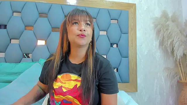 Snapshot of yayi_derek chatting on November 2025 11:44:01 AM yayi derek online show from November 2025 11:44:01 AM