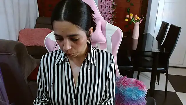 Snapshot of kendall_all4u chatting on April 2026 05:38:02 AM kendall all4u online show from April 2026 05:38:02 AM