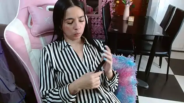 Snapshot of kendall_all4u chatting on April 2026 03:07:01 AM kendall all4u online show from April 2026 03:07:01 AM