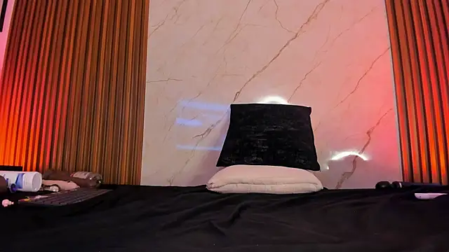 Emiilycollins online show from December 2024 03:25:01 AM