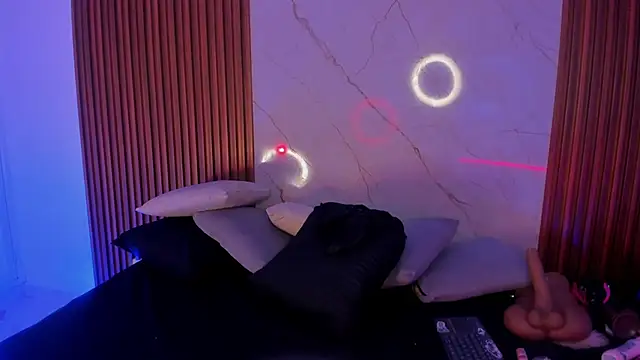 Emiilycollins online show from November 2025 01:40:01 AM