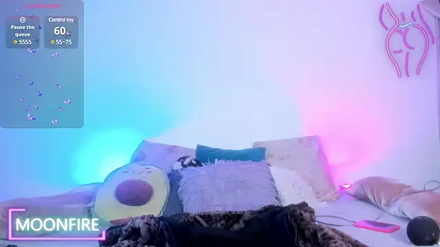 Snapshot of moonfiredancer chatting on December 2024 02:01:02 AM moonfiredancer online show from December 2024 02:01:02 AM