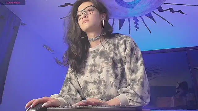 Snapshot of moonfiredancer chatting on January 2025 12:44:02 AM moonfiredancer online show from January 2025 12:44:02 AM