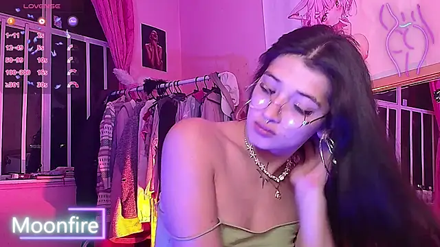 Snapshot of moonfiredancer chatting on September 2025 03:28:01 AM moonfiredancer online show from September 2025 03:28:01 AM