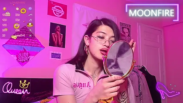 Snapshot of moonfiredancer chatting on April 2026 10:53:01 AM moonfiredancer online show from April 2026 10:53:01 AM