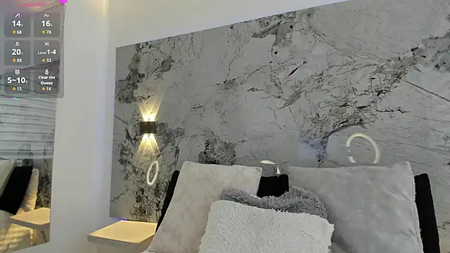 LIZ HOLMES online show from November 2025 11:54:01 AM