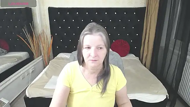 Snapshot of Lilly_hott chatting on March 2025 06:54:01 PM Lilly hott online show from March 2025 06:54:01 PM