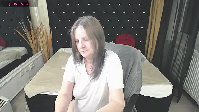 Snapshot of Lilly_hott chatting on March 2025 06:56:01 PM Lilly hott online show from March 2025 06:56:01 PM