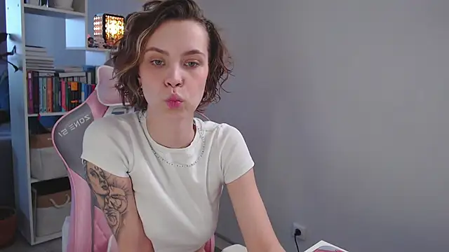 milly ross online show from January 2025 07:06:02 AM