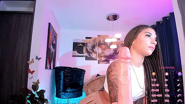 Snapshot of pretty_pettite chatting on February 2025 11:13:01 PM pretty pettite online show from February 2025 11:13:01 PM