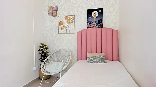 Adria ross online show from November 2025 02:05:01 PM