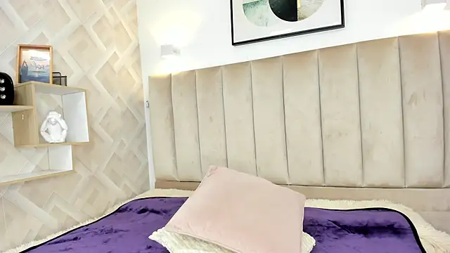 Anniie Queen online show from July 2026 04:18:02 AM