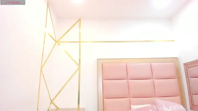 Snapshot of Mady-Edwards chatting on December 2024 05:47:02 PM Mady-Edwards online show from December 2024 05:47:02 PM